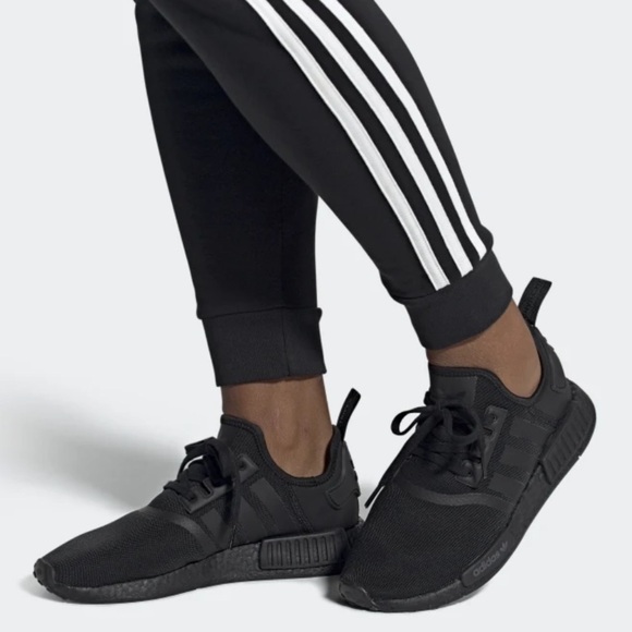 𝅺NWT ADIDAS NMD_R1 Triple Black Size 5 - Picture 1 of 11